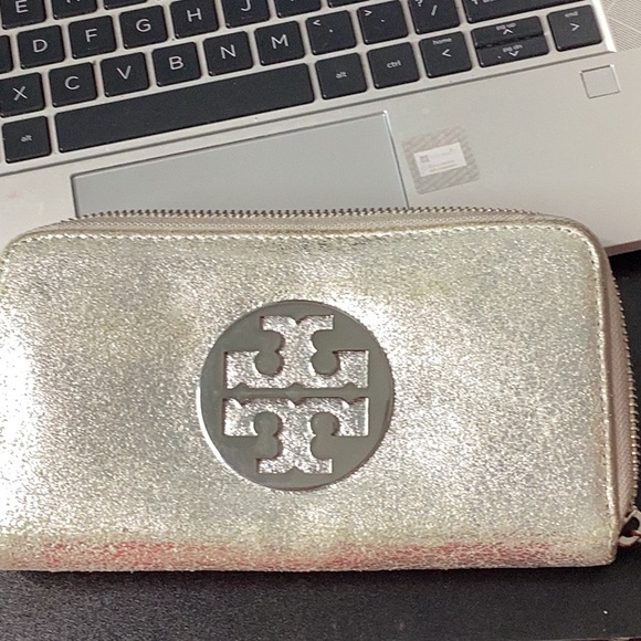 Giveaway - Picture 1 of 6